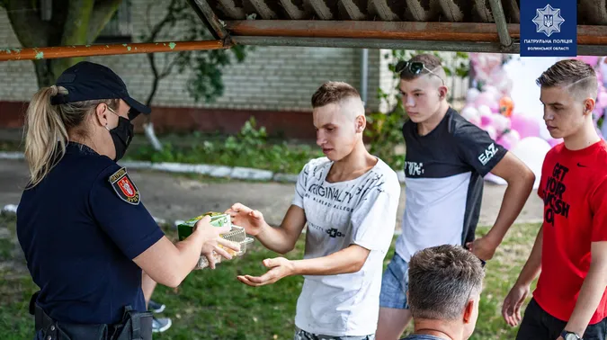 Волинські поліцейські влаштували свято дітям із притулку