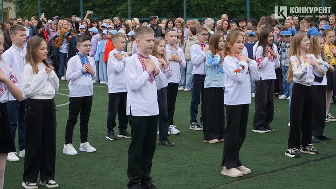 Останній дзвоник у Луцькому ліцеї №9: як це було (фото)