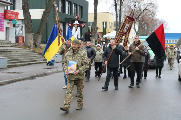 Загинув від удару дроном: у Горохові попрощалися з воїном Олександром Вихневичем (фото)