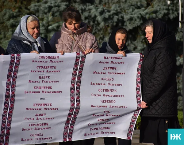 На Волині презентували 16-метровий рушник пам’яті загиблих захисників України (фото)