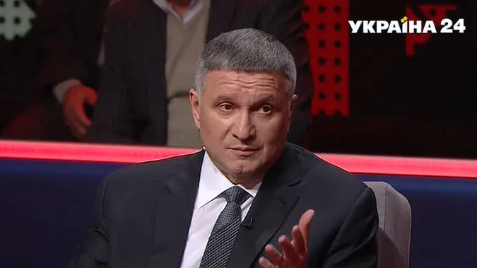 «Фундаментальний ідіотизм»: Аваков розкритикував Зеленського в прямому ефірі (відео)