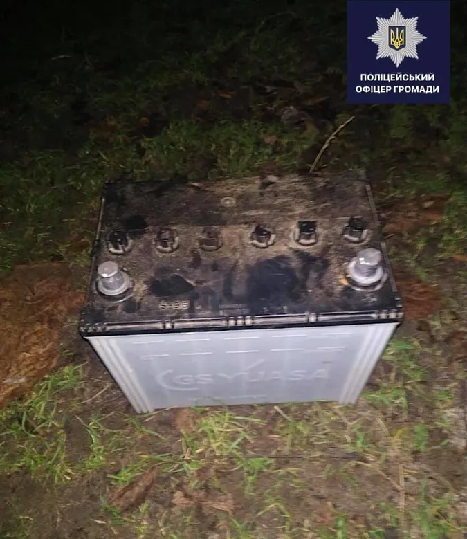 На Волині з трактора, який був в гаражі, зняли акумулятор: злодія знайшли (фото)