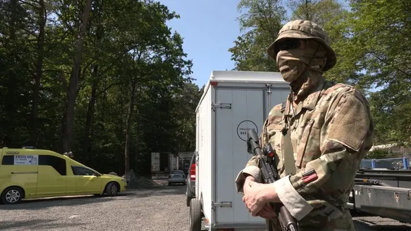 Реанімобіль та позашляховик: шведські благодійники передали допомогу волинським військовим (фото, відео)