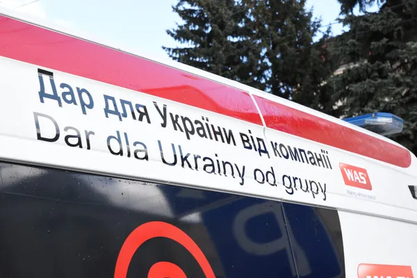 Обладнаний за останнім словом техніки: Луцьк отримав із Польщі автомобіль швидкої допомоги (фото)