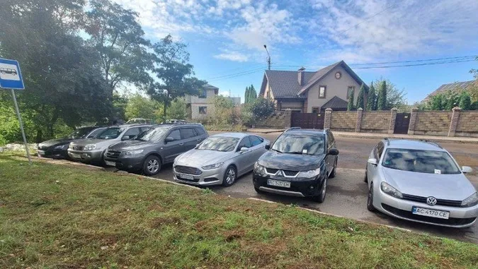 У Луцьку знайшли 11 паркохамів у одному місці