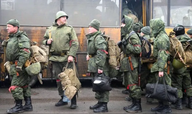Рейс російського літака скасували, бо за пілотом прийшли із військкомату