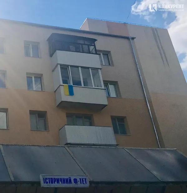 Синьо-жовті балкони Луцька: День Незалежності на фото під іншим кутом