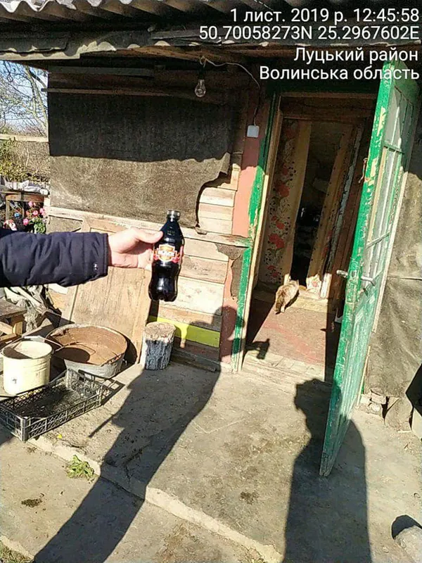 Лучанка організувала точку продажу сурогату в себе вдома (фото)