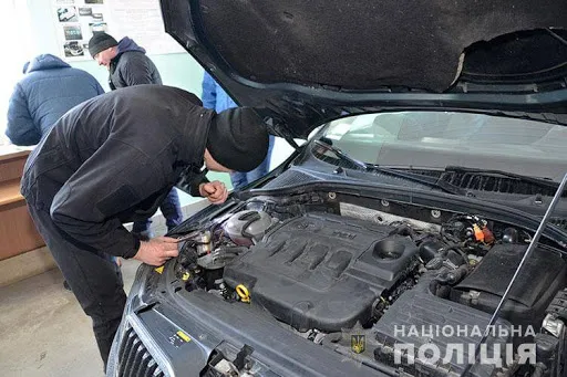 «Мазда» і два «фольксвагени»: на Волині забрали автівки через підробку