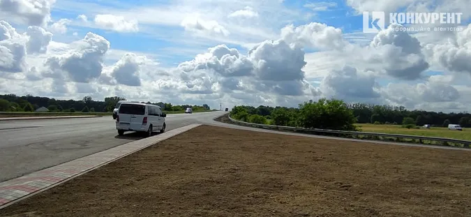 На волинській трасі чекають на Зеленського (фото, пряма трансляція)