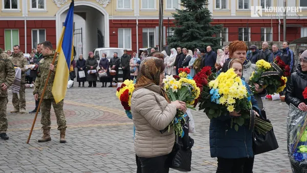 Напередодні Великодня у Луцьку прощалися з Героєм, згадуючи Ісуса (фото, відео)