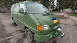 Оснащене медичним обладнанням: «князівській» бригаді з Польщі передали евакуаційне авто (фото, відео)