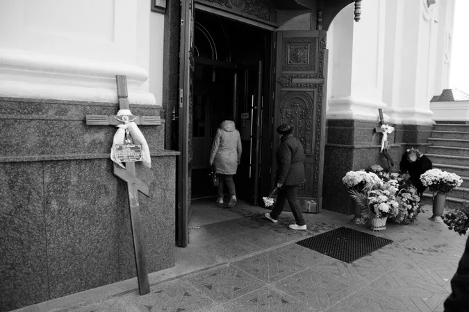 У Луцьку провели в останню дорогу загиблих Героїв Костянтина Кіріка та Михайла Федоровича (фото, відео)