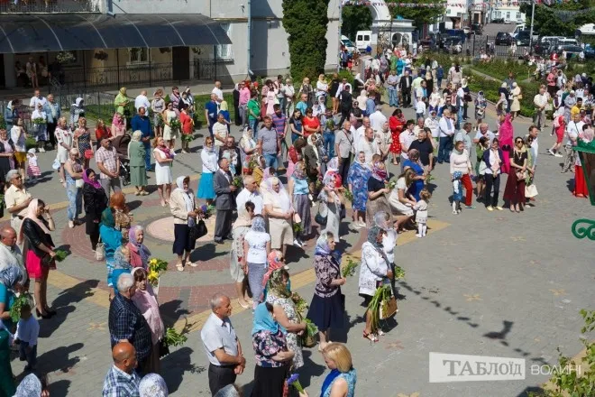 Як лучани на Трійцю освячували лепеху (фото)