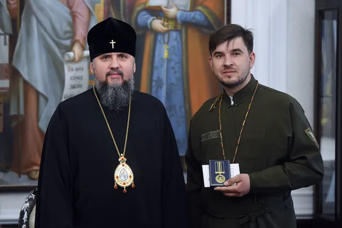 Епіфаній нагородив медаллю капелана луцьких гвардійців (фото)