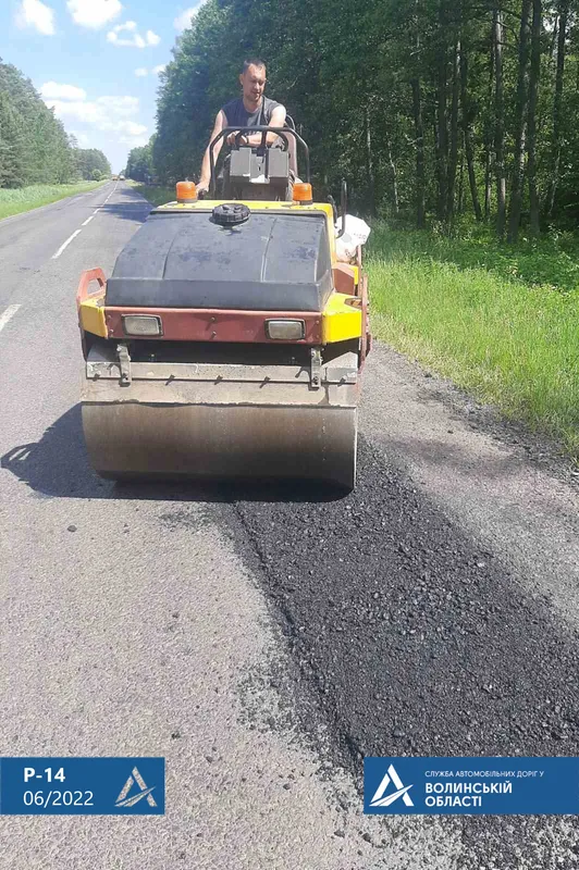 На Волині ремонтують дорогу між двома колишніми райцентрами (фото, відео)