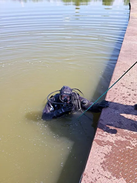 Залізяки, бите скло і пластик: що «зловили» у водоймах Волині (фото)