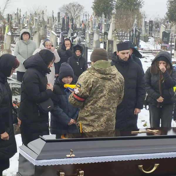 Віддав своє життя за свободу: біля Луцька попрощалися із Віктором Чижем (фото)