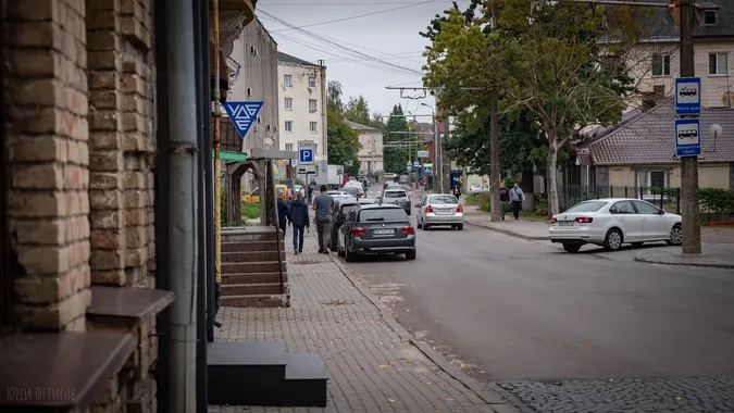 Гамірно і людно: осінь в центрі Луцька (фото)