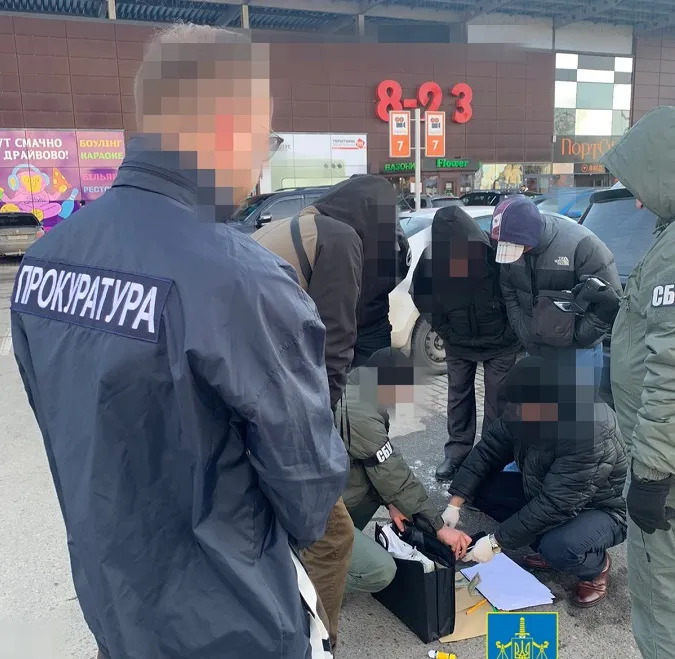 На Волині посадовці Укртрансбезпеки вимагали по $100 за місце в «єЧерзі» (фото)