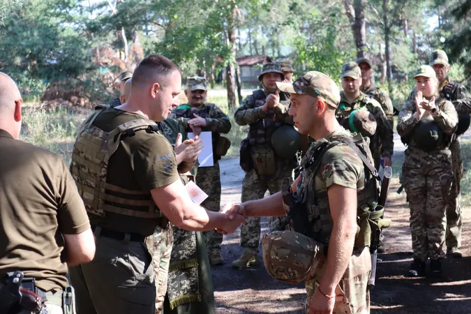 Комбриг волинської ТрО вручив бійцям і бійчиням нагороди (фото)