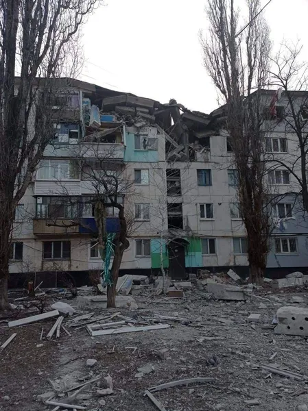 Завалів дуже багато, є жертви: ворог зранку обстріляв житлові квартали Лисичанська