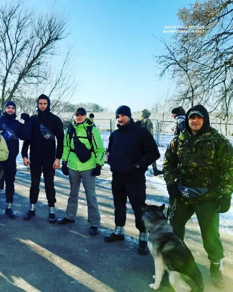 Екстрим, 57 кілометрів і 15 годин: волинські патрульні взяли участь у змаганнях (фото)