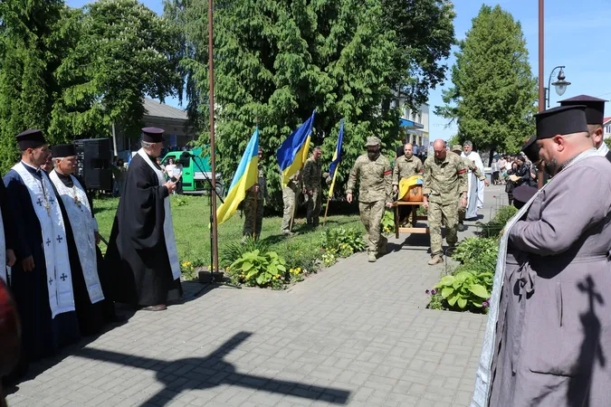 На Волині попрощалися із Захисником Віктором Миколайчуком (фото)