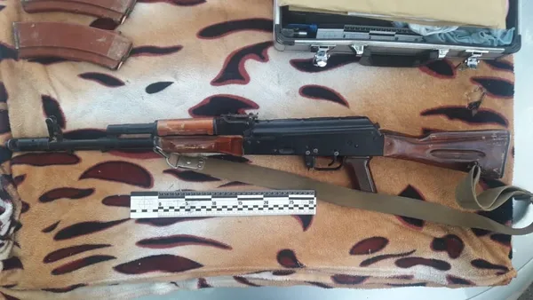В автівці волинянина знайшли АК-74 з боєкомплектом та гранати Ф-1 (фото)