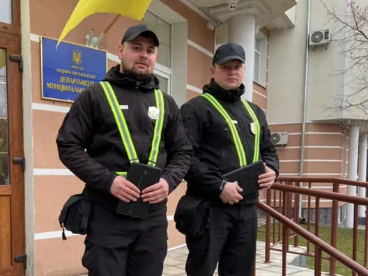 Луцьким муніципалам закуплять черевики по близько 1700 гривень за пару