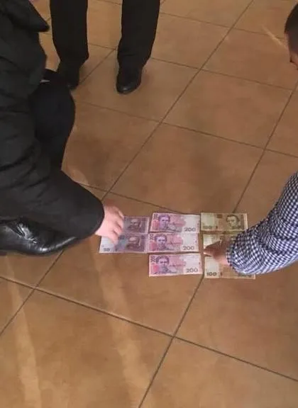 На Волині голову сільради спіймали на хабарі (оновлено)