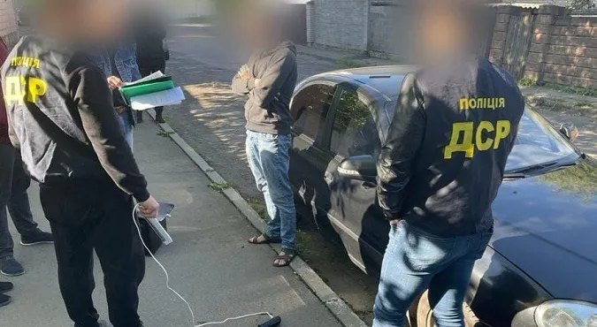 У Луцьку затримали керівника осередку проросійської партії, який вивозив чоловіків за кордон (відео)