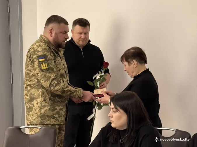 На Волині посмертно відзначили двох Захисників: нагороди отримали родини Героїв (фото)