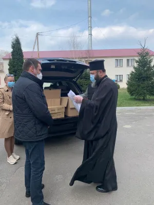 Владика Михаїл передав волинській клінічній лікарні засоби індивідуального захисту
