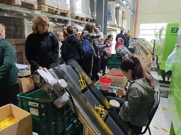 Маленькі волиняни побачили, як виготовляють іграшки (фото)