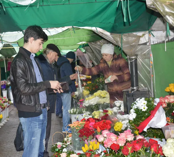 Як у Луцьку на 8 Березня  ціни на квіти «розцвітали»