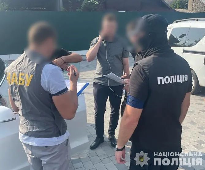 Хабар у 35 000 доларів США: депутата Волиньради затримали, причетність мера перевірять (фото)