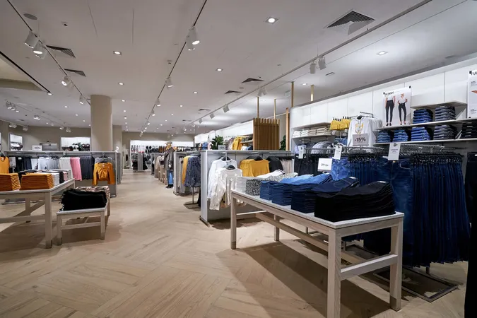 Через коронакризу бренд H&M закриває частину магазинів