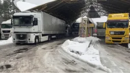 ⚡Польські перевізники готуються до нової блокади пункту пропуску на Волині