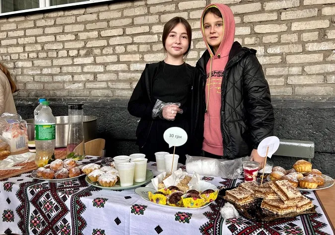 У ліцеї на Волині зібрали 177 тисяч для ЗСУ на благодійному ярмарку (фото)