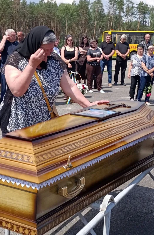Осиротіла трирічна донечка: на Волині попрощалися з 22-річним воїном Олександром Буслом (фото)