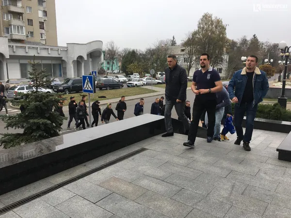 У Волинській ОДА – акція націоналістів: хочуть зустрітися із Зеленським (фото)