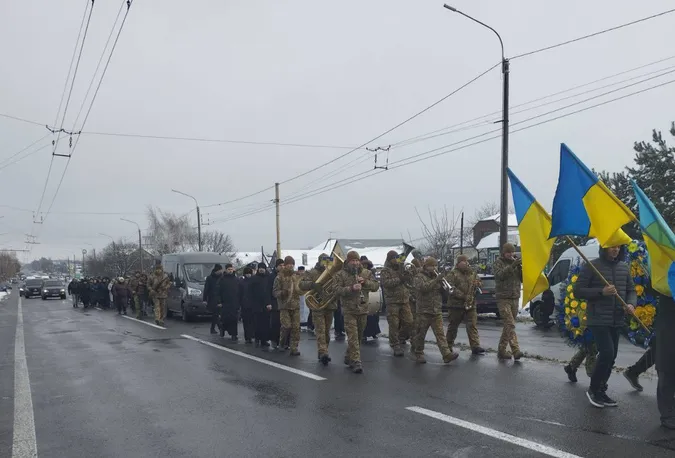 Віддав своє життя за свободу: біля Луцька попрощалися із Віктором Чижем (фото)
