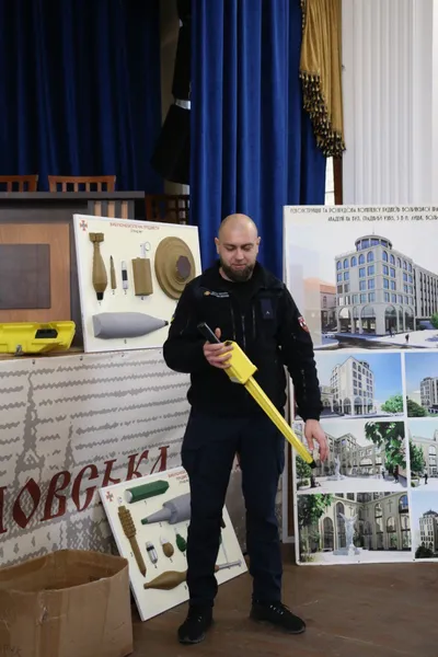 У волинську богословську академію принесли міни: для чого