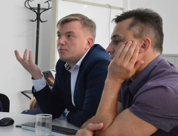 Середня заробітна плата працівника на виробництві 8 300 гривень