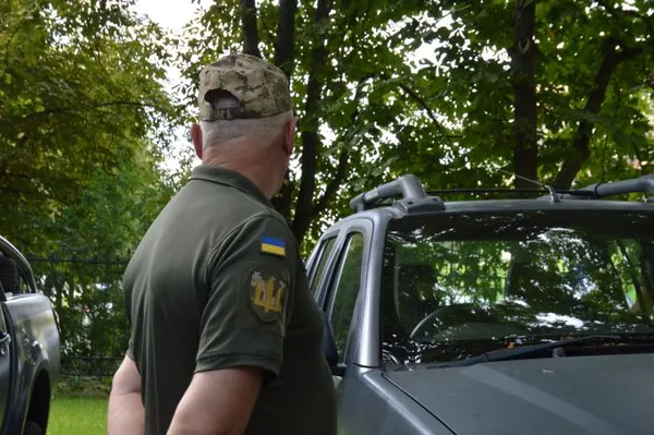 Автівки, обладнання, техніка: волонтери з Латвії і волинські лісівники спільно допомагають ЗСУ (фото)