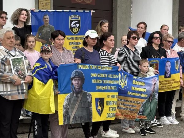 «Важливо, щоб нас почули»: у селищі на Волині – перша акція на підтримку безвісти зниклих військових (фото)