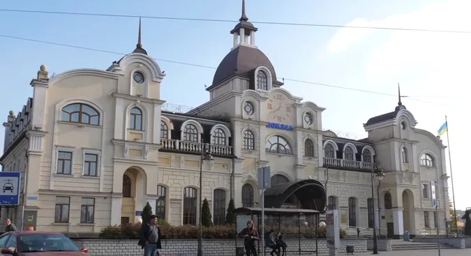 У Луцьку важко придбати квитки на потяги: що коїться (відео)