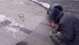 Біля нового луцького фонтану у грудні латали шви (фото)