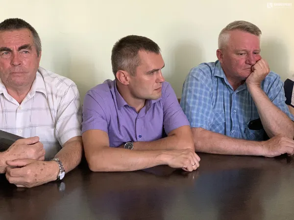 Активіст Дмитро Мірчук (посередині)